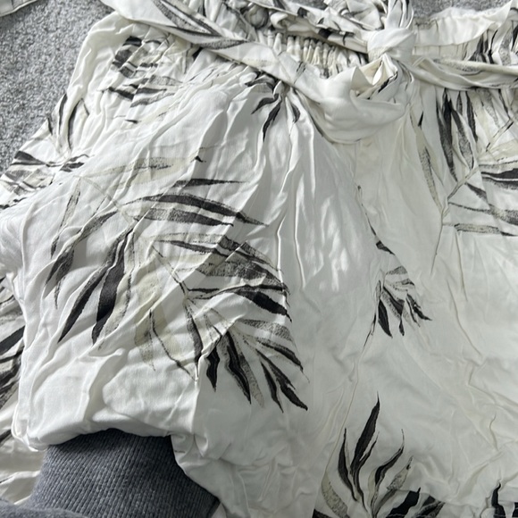 NNW- women’s Fashion Nova romper- size Med - Picture 4 of 8